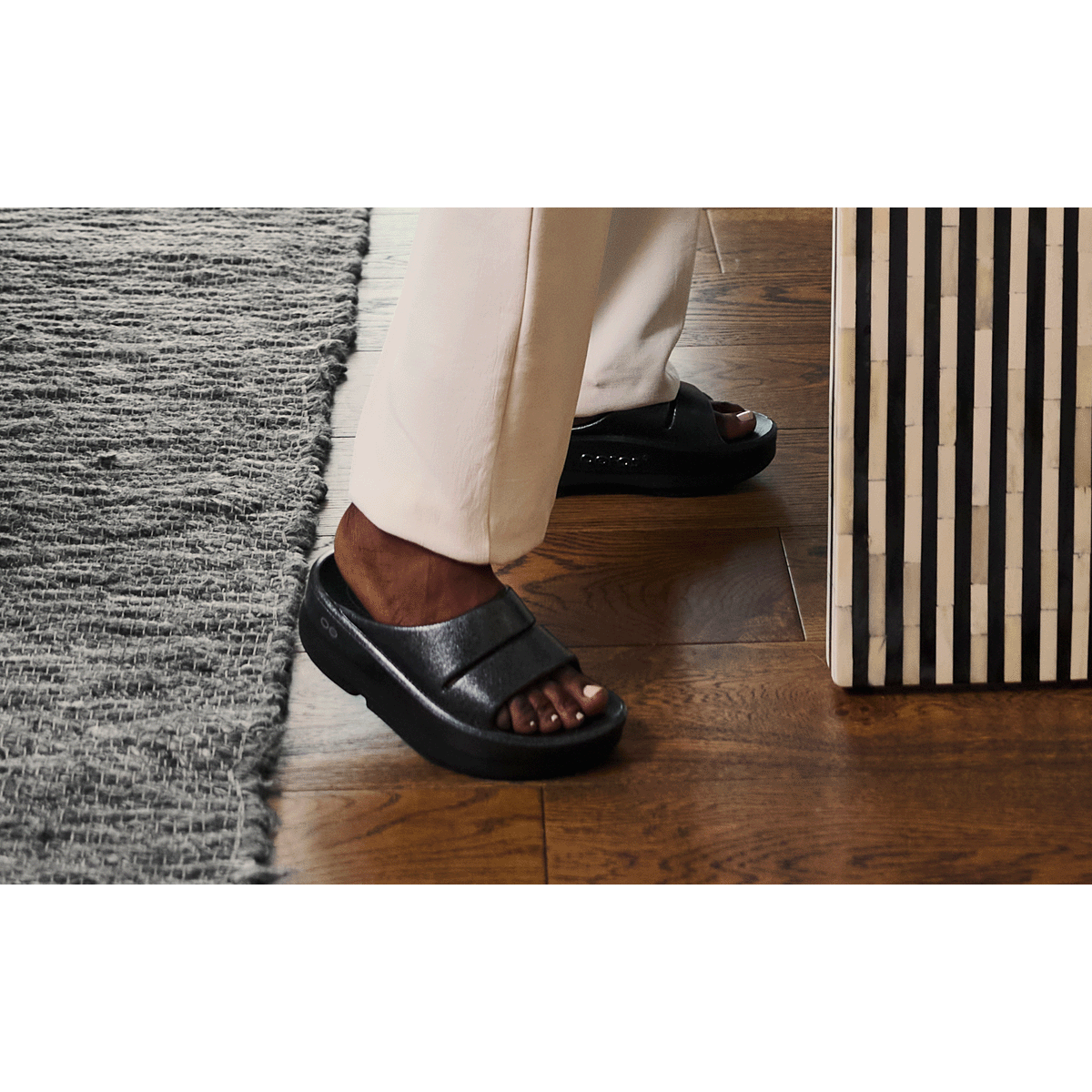 Women's Oomega Ooahh Stacked Sandal - Black Sparkle - Image 9