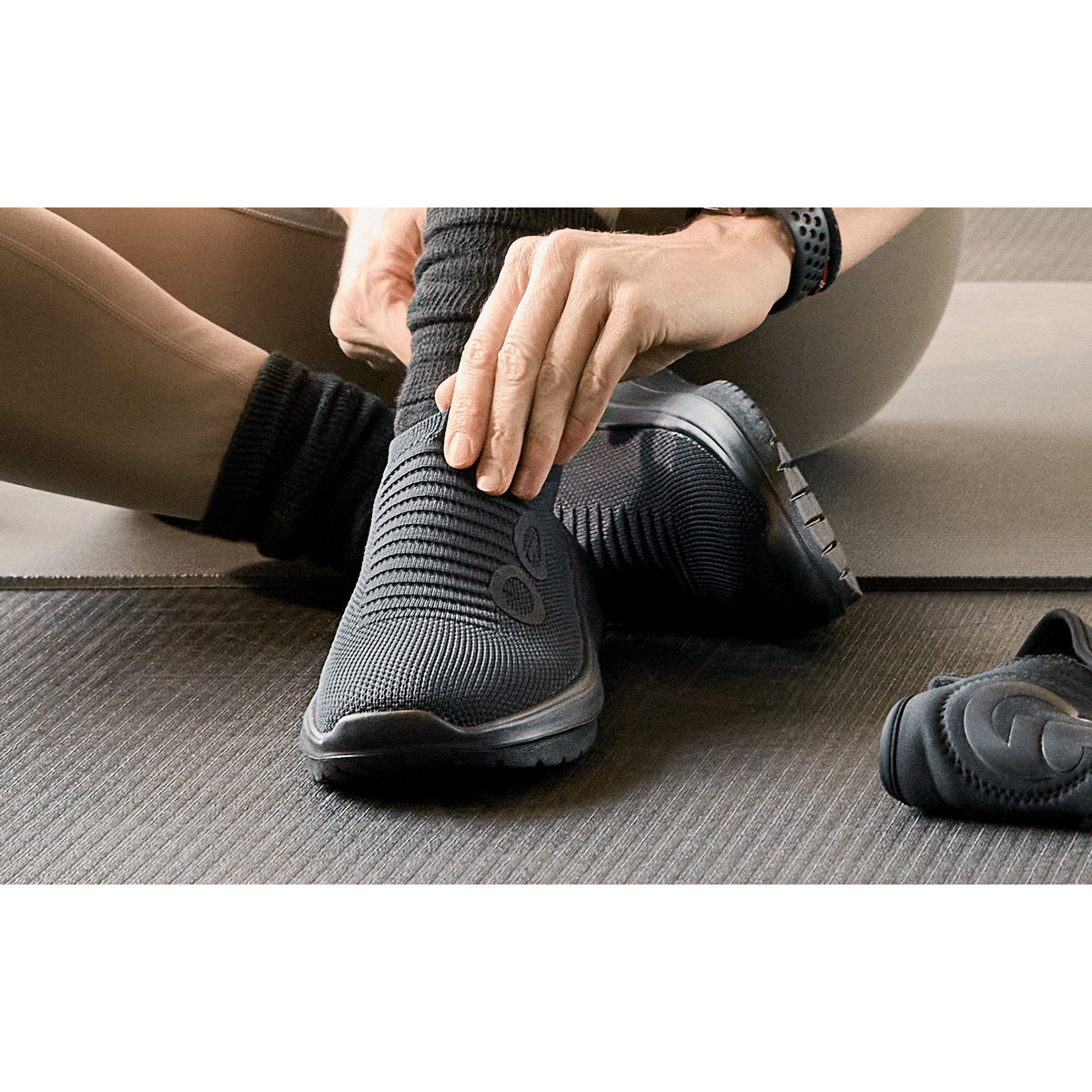 Women's Oomy Zen - Black - Image 9