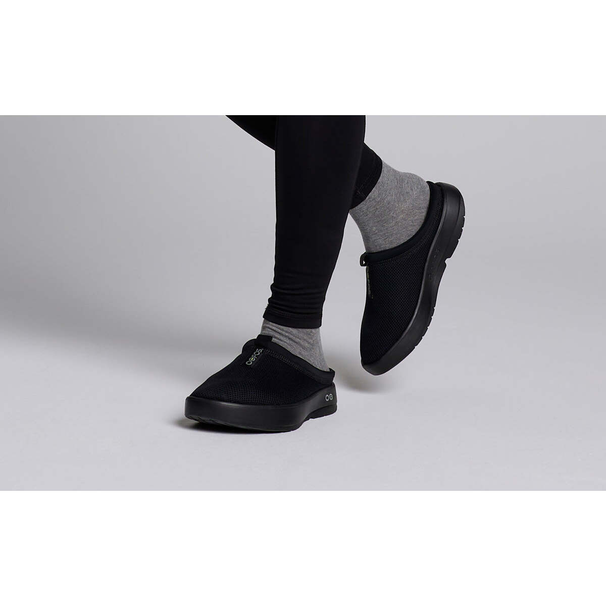Men's Oocoozie Sport Mule - Black - Image 9