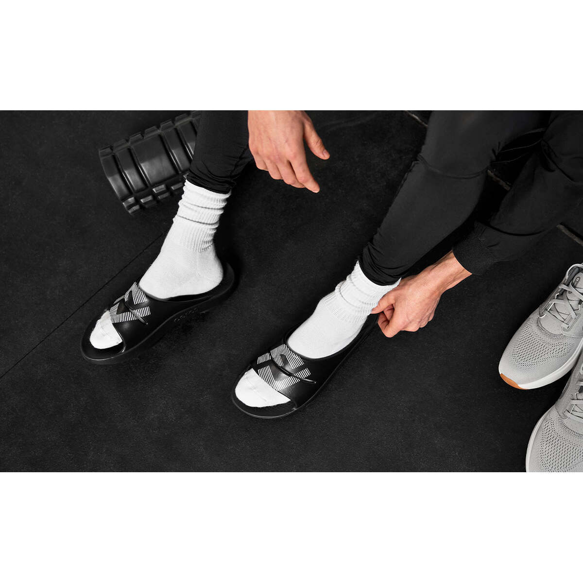 Fj X Oofos Men's Ooahh Sport Slide Sandal - Black - Image 9