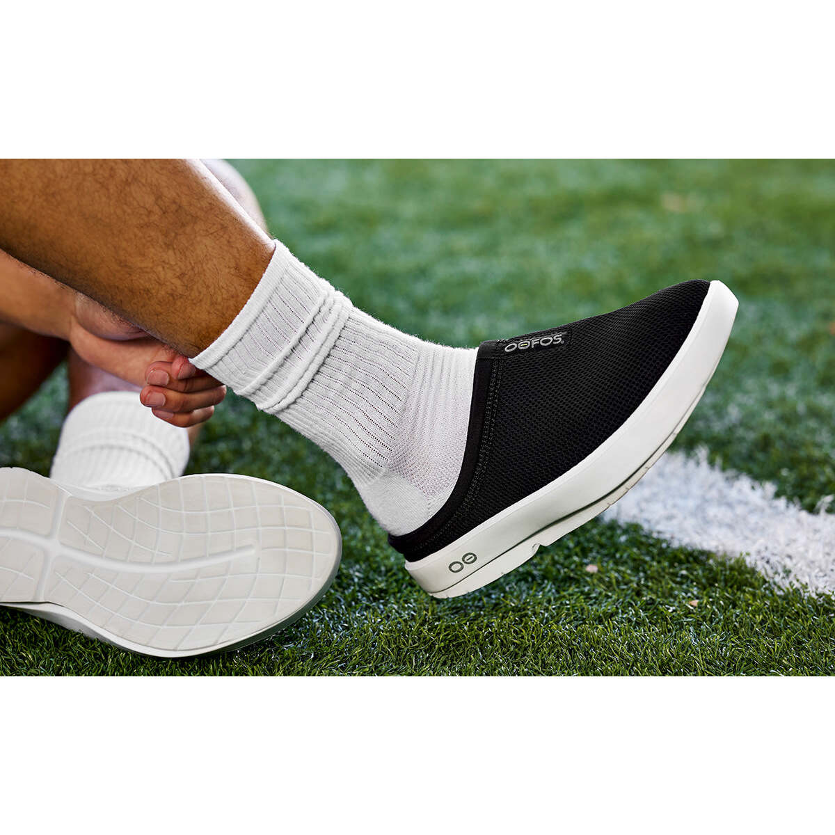 Men's Oocoozie Sport Mule - White Black - Image 9