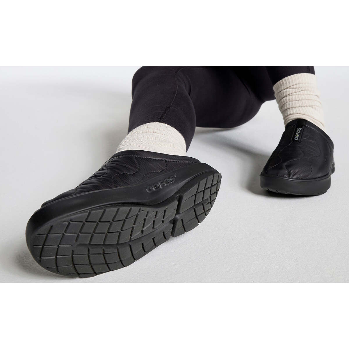 Women's Oocoozie Thermo Mule - Black - Image 9
